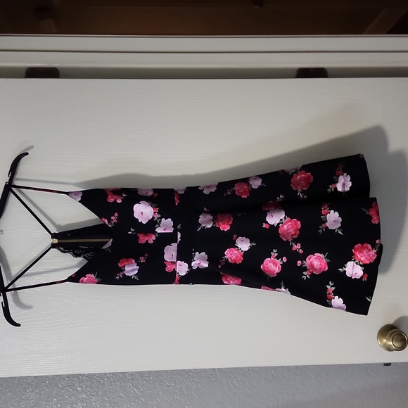 B. Smart Dresses & Skirts - EUC B. Smart floral juniors dress size 7. Only used once.